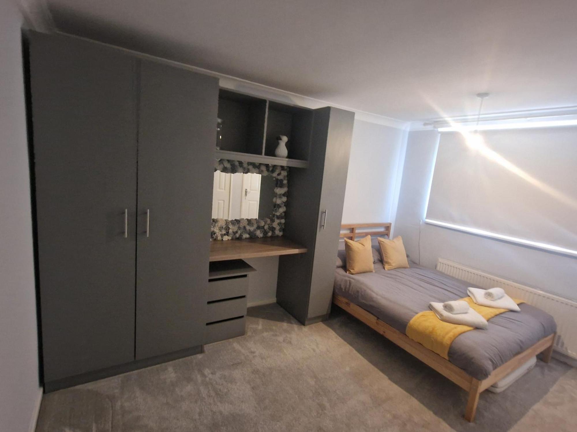 Stylish & Modern 2 Bed House With Free Parking Leeds Appartement Leeds  Buitenkant foto