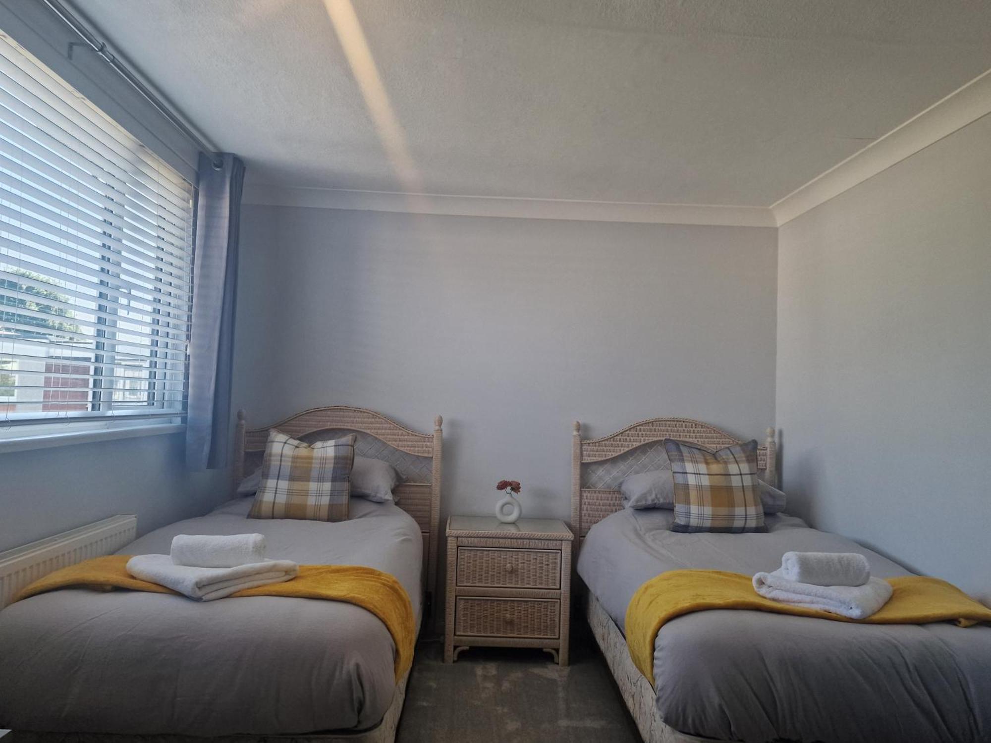 Stylish & Modern 2 Bed House With Free Parking Leeds Appartement Leeds  Buitenkant foto