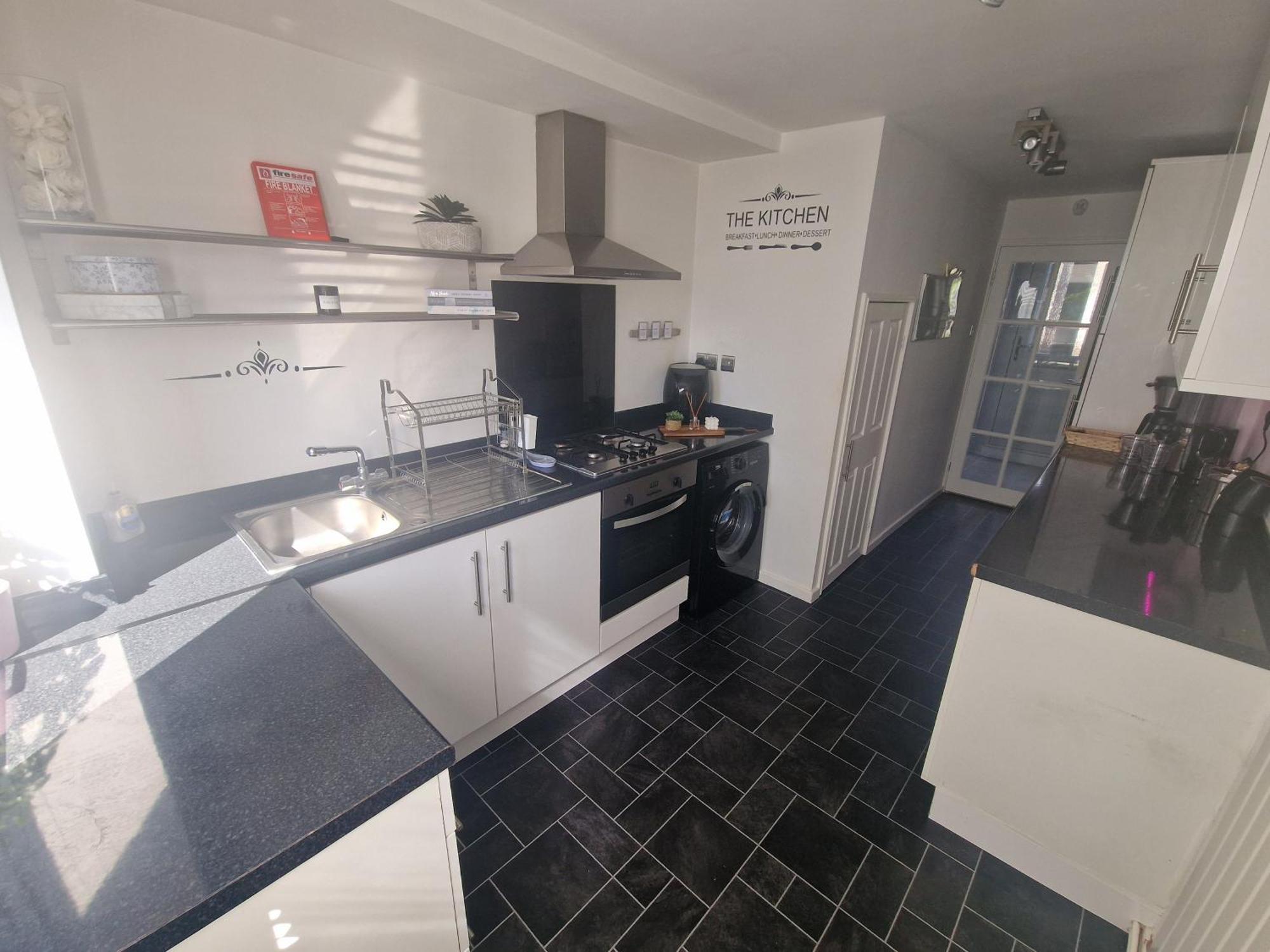 Stylish & Modern 2 Bed House With Free Parking Leeds Appartement Leeds  Buitenkant foto