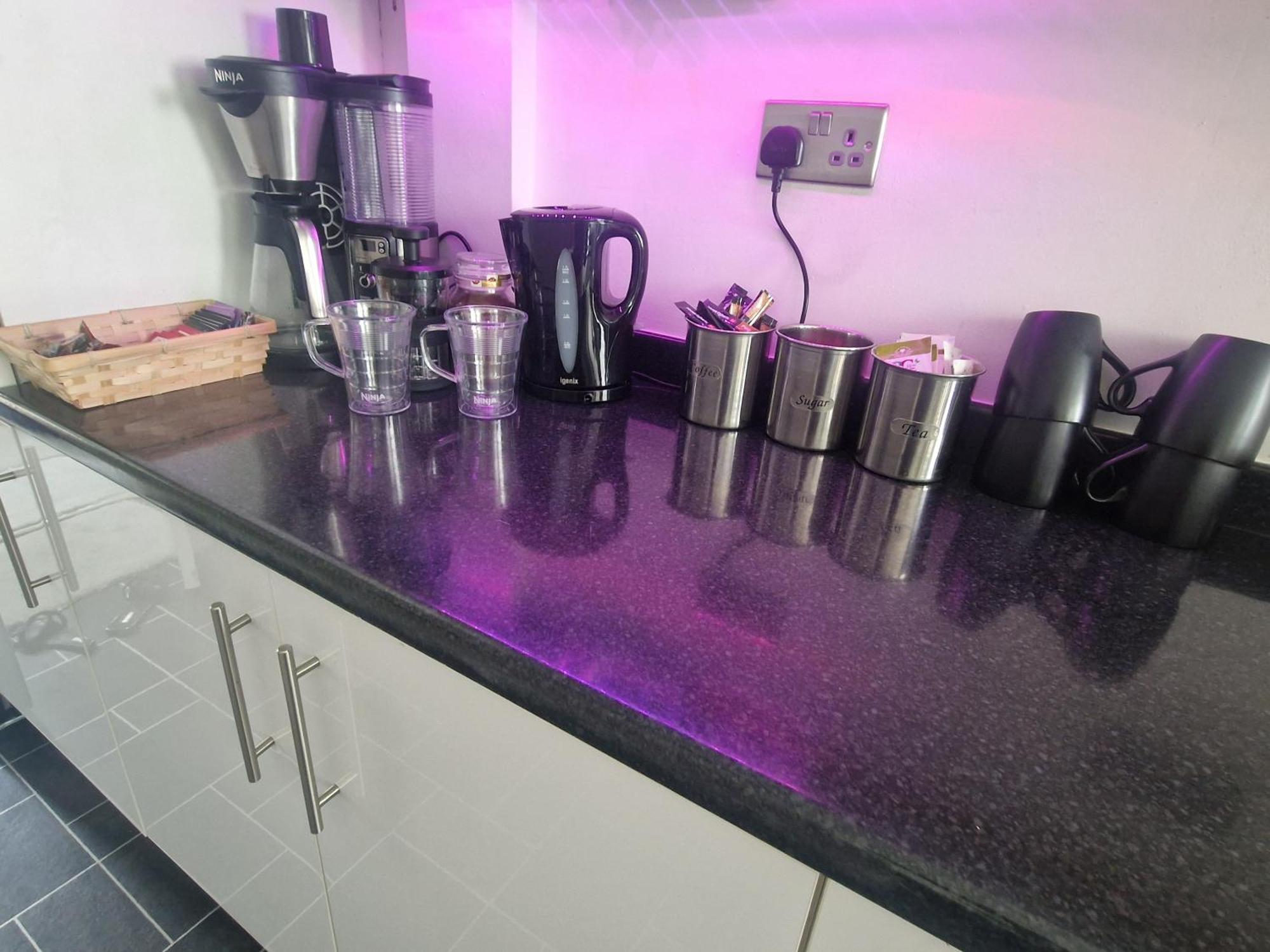 Stylish & Modern 2 Bed House With Free Parking Leeds Appartement Leeds  Buitenkant foto